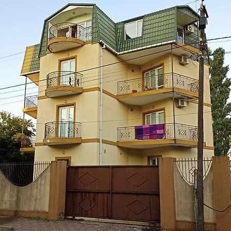 Guest House Karla Кобулеті Екстер'єр фото