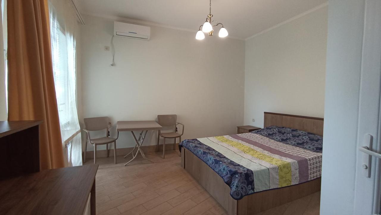 Guest House Karla Кобулеті Екстер'єр фото