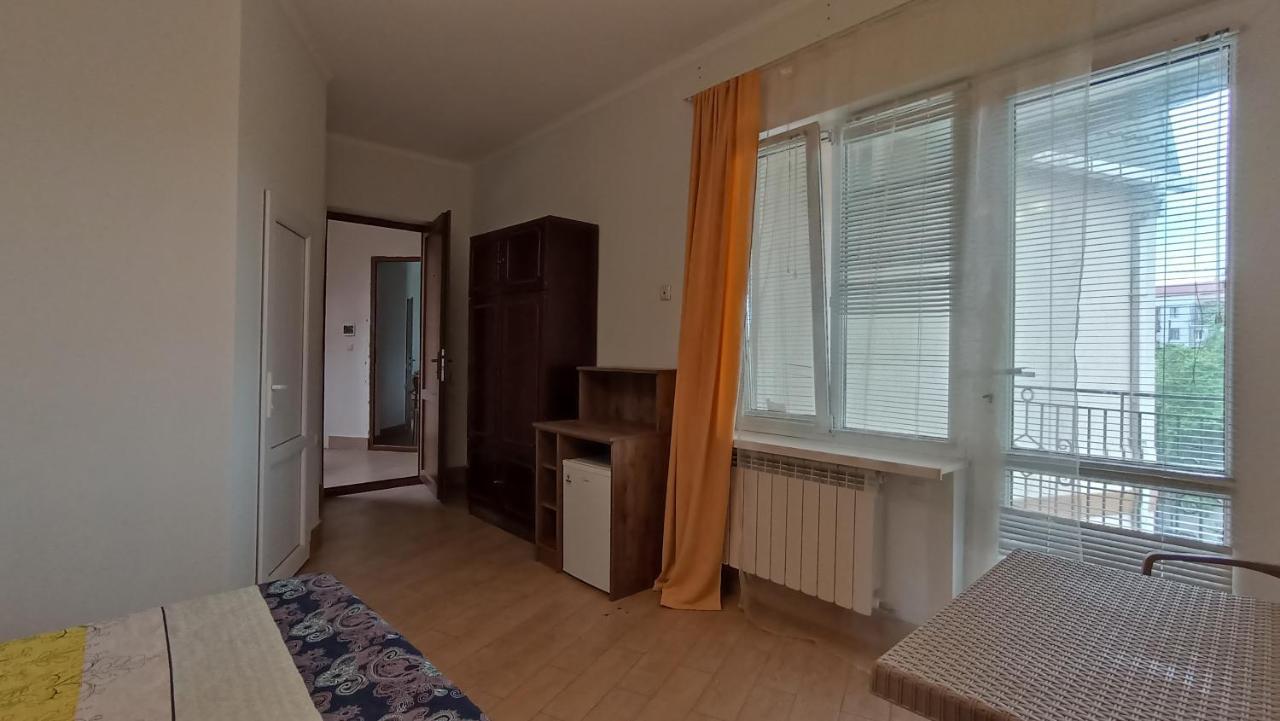 Guest House Karla Кобулеті Екстер'єр фото