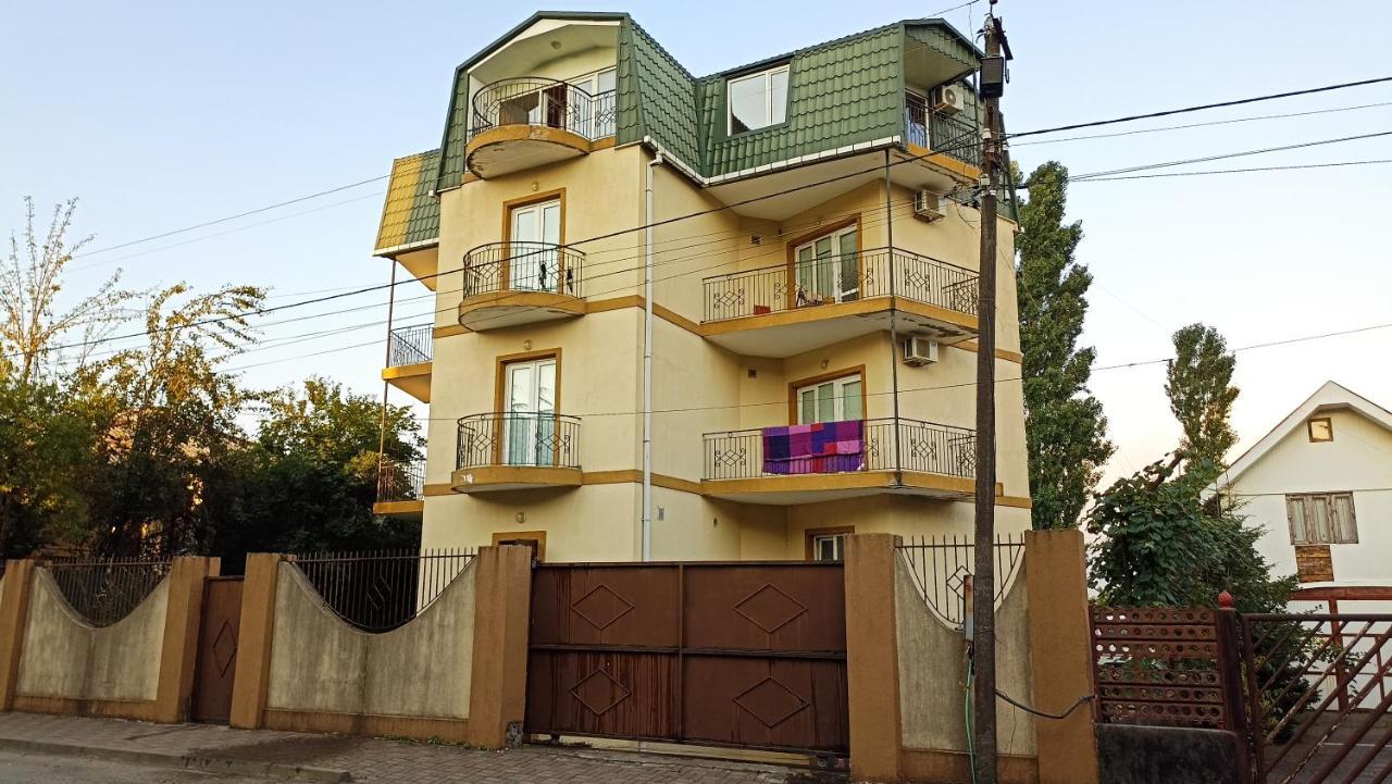 Guest House Karla Кобулеті Екстер'єр фото
