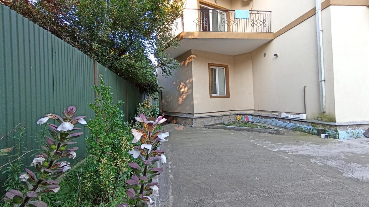 Guest House Karla Кобулеті Екстер'єр фото